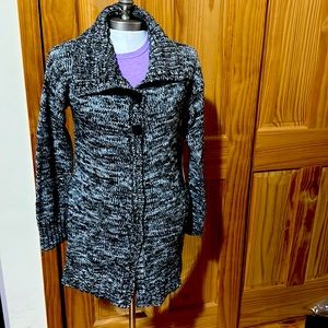 QUICKSILVER BUTTON DOWN SMALL BLK & WHT CARDIGAN NWT